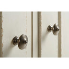 Meuble d'appoint 4 portes avec panneaux surélevés et 2 étagères réglables – Blanc antique et marron, style campagnard
