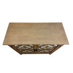 Meuble d'appoint 2 portes en bois sculpté avec placage en bois et pieds en pin – Marron, Panneau de particules, Motif ligne abstrait