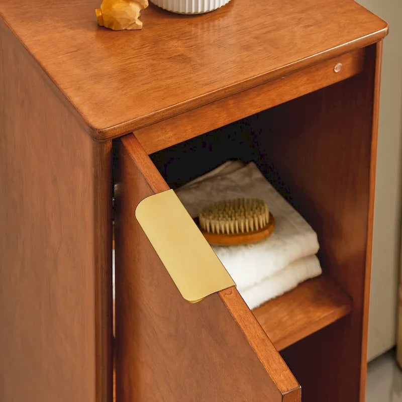Meuble bas à porte unique avec étagères réglables et poignées en métal – Marron antique, MDF P2, pieds surélevés