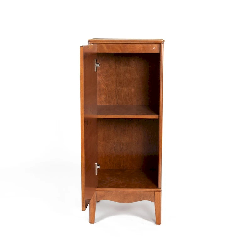 Meuble bas à porte unique avec étagères réglables et poignées en métal – Marron antique, MDF P2, pieds surélevés