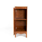 Meuble bas à porte unique avec étagères réglables et poignées en métal – Marron antique, MDF P2, pieds surélevés