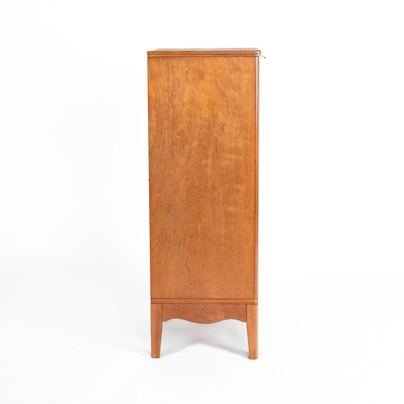 Meuble bas à porte unique avec étagères réglables et poignées en métal – Marron antique, MDF P2, pieds surélevés