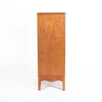 Meuble bas à porte unique avec étagères réglables et poignées en métal – Marron antique, MDF P2, pieds surélevés