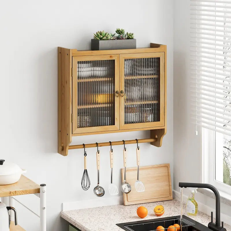 Meuble Haut de Salle de Bain Mural à Double Porte Vitrée avec 3 Étages de Rangement et Porte-Serviettes – Bois Naturel, Finition Polie, 63 cm (L)