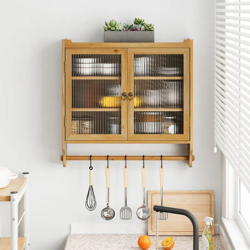 Meuble Haut de Salle de Bain Mural à Double Porte Vitrée avec 3 Étages de Rangement et Porte-Serviettes – Bois Naturel, Finition Polie, 63 cm (L)